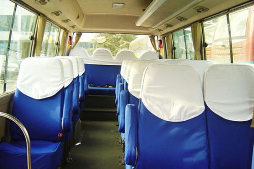 谁知道北京哪个租车公司服务好啊 旅游包车25座的车大概多少钱一天啊