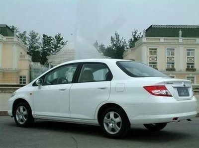 程诚租车 长沙黄花机场租车包车服务，200元起市内接送机